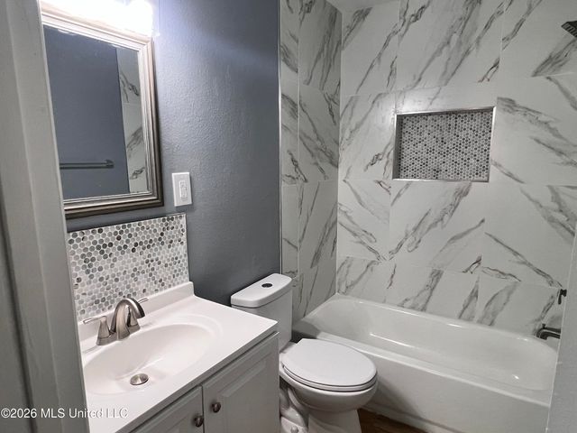2405 Woolmarket Street, Gulfport, MS 39503