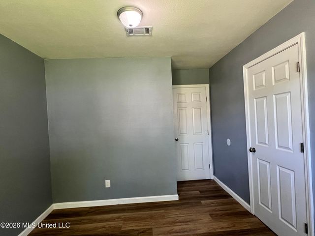 2405 Woolmarket Street, Gulfport, MS 39503