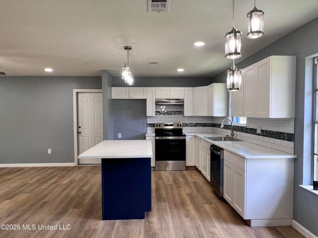 2405 Woolmarket Street, Gulfport, MS 39503