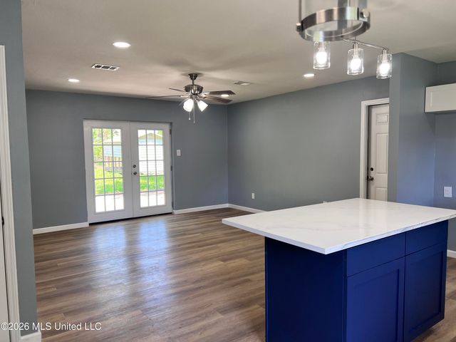2405 Woolmarket Street, Gulfport, MS 39503