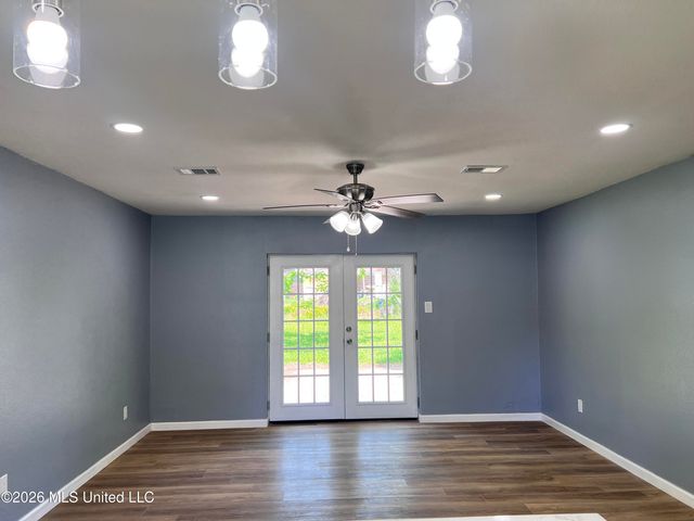 2405 Woolmarket Street, Gulfport, MS 39503