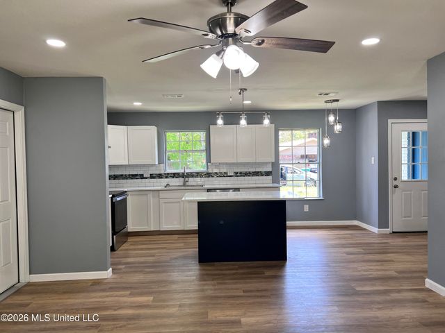 2405 Woolmarket Street, Gulfport, MS 39503