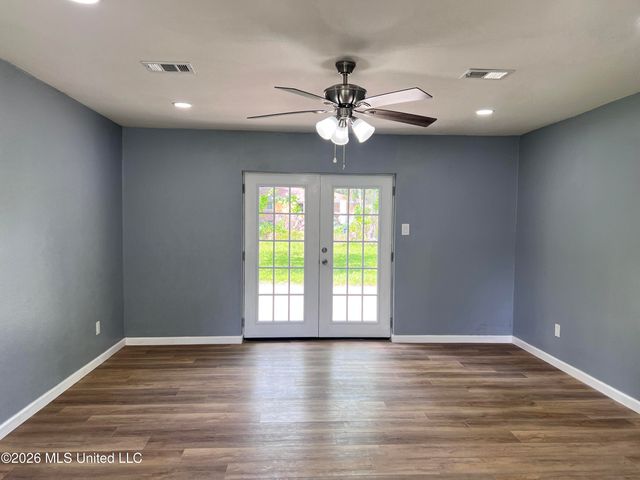 2405 Woolmarket Street, Gulfport, MS 39503