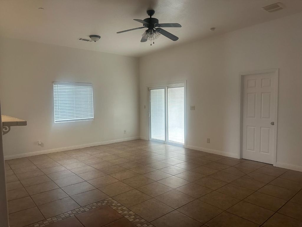 Image 10 of property listing at 4863 N Doon Way, Fresno, CA 93726