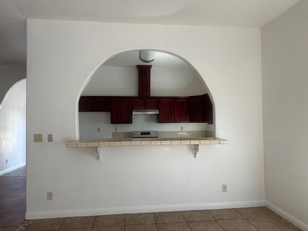 Image 12 of property listing at 4863 N Doon Way, Fresno, CA 93726