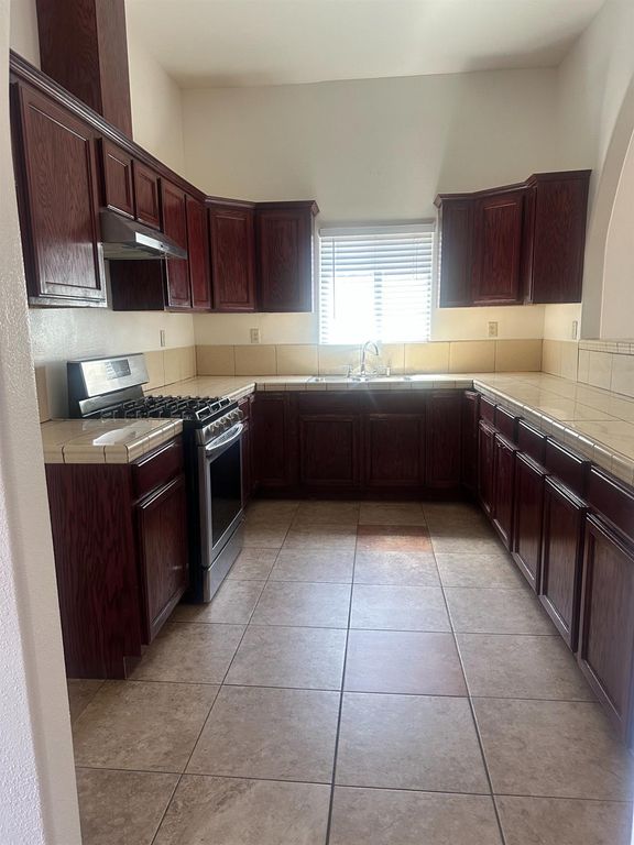 Image 14 of property listing at 4863 N Doon Way, Fresno, CA 93726