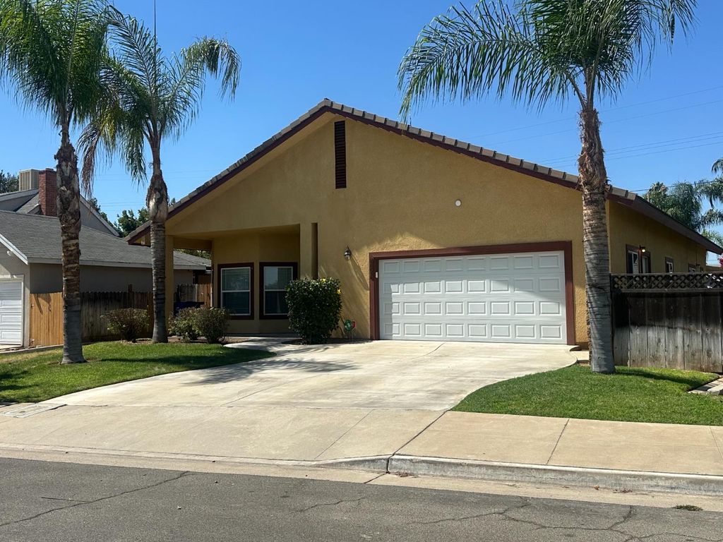 Image 2 of property listing at 4863 N Doon Way, Fresno, CA 93726