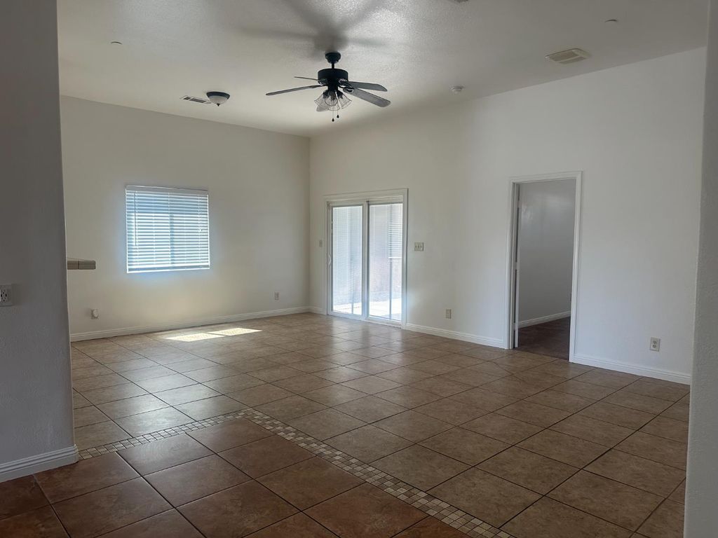 Image 9 of property listing at 4863 N Doon Way, Fresno, CA 93726