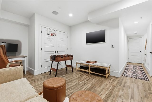 21 Wesley St, Boston, MA 02129