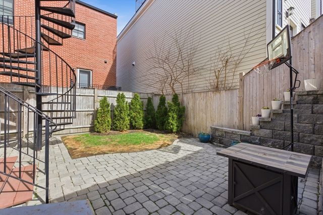 21 Wesley St, Boston, MA 02129
