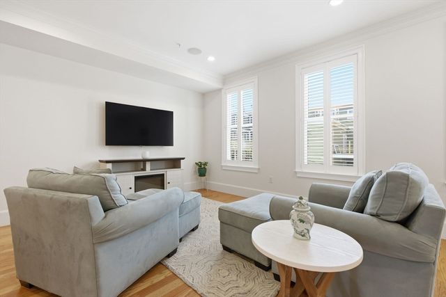21 Wesley St, Boston, MA 02129