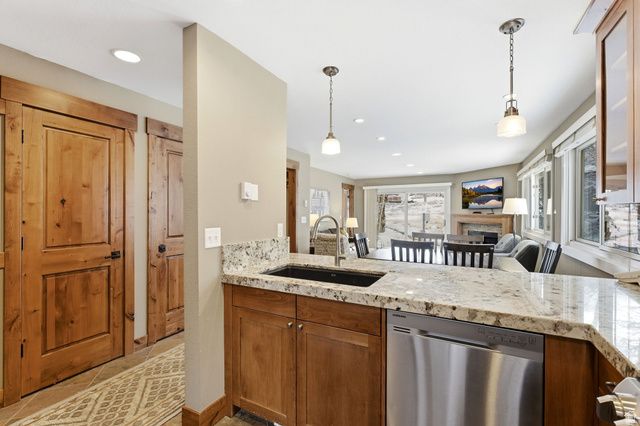 405 SILVER KING DR #110, Park City, UT 84060