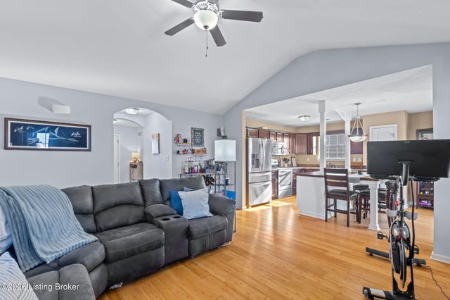 508 Gentry Crossings Blvd, Mt Washington, KY 40047