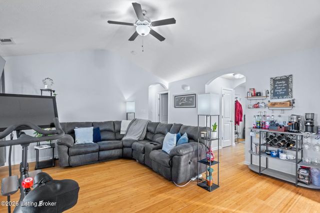 508 Gentry Crossings Blvd, Mt Washington, KY 40047