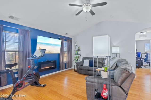 508 Gentry Crossings Blvd, Mt Washington, KY 40047