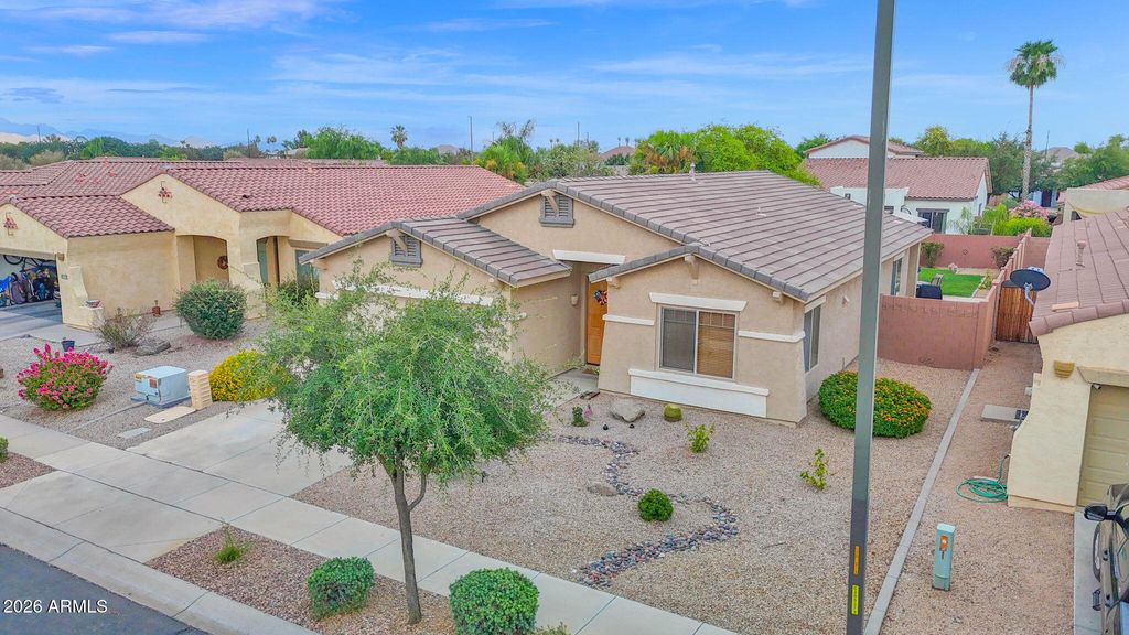 897 E INDIAN WELLS Place, Chandler, AZ 85249 — photo 2