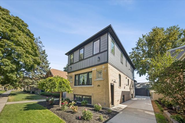 7048 26th Parkway, Berwyn, IL 60402