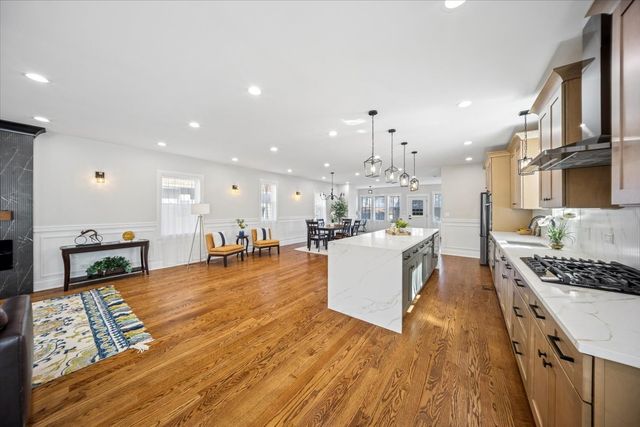 7048 26th Parkway, Berwyn, IL 60402
