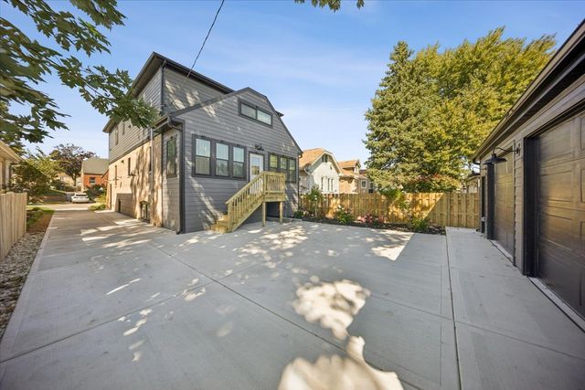 7048 26th Parkway, Berwyn, IL 60402