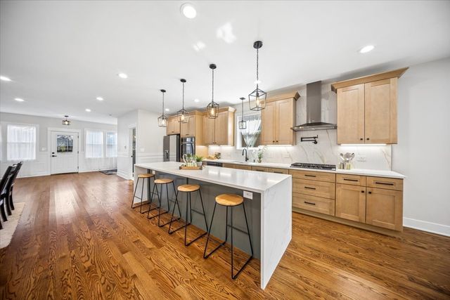 7048 26th Parkway, Berwyn, IL 60402