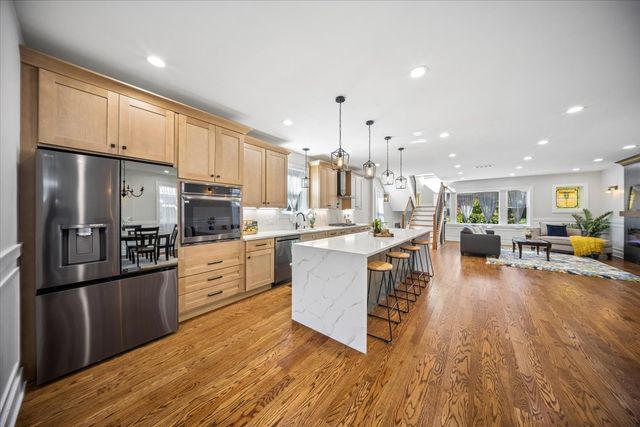 7048 26th Parkway, Berwyn, IL 60402