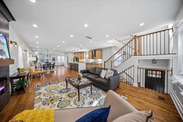 7048 26th Parkway, Berwyn, IL 60402
