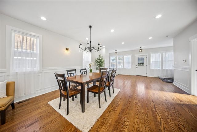 7048 26th Parkway, Berwyn, IL 60402