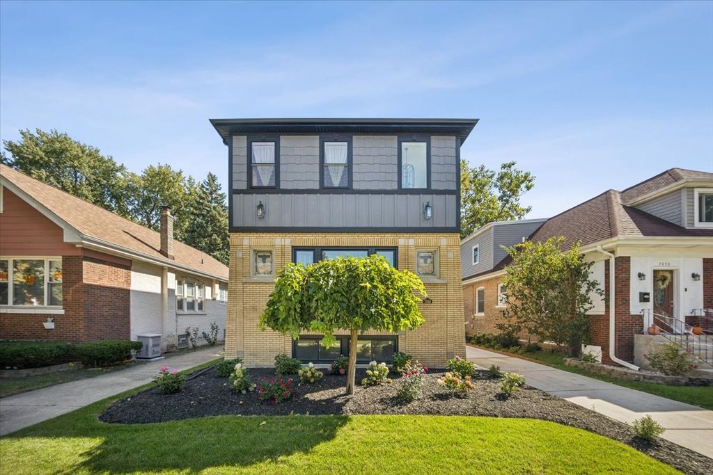 7048 26th Parkway, Berwyn, IL 60402