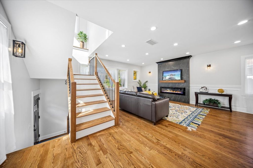 7048 26th Parkway, Berwyn, IL 60402 — photo 3