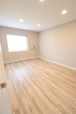 840 W College Boulevard 102, Addison, IL 60101