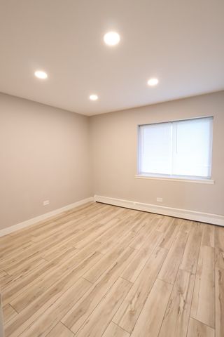 840 W College Boulevard 102, Addison, IL 60101