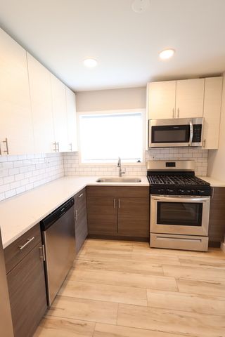 840 W College Boulevard 102, Addison, IL 60101