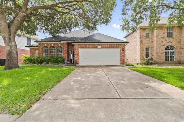 2105 Mossy Trail Drive, Katy, TX 77450