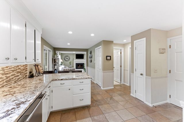 85 Brookhaven Dr, East Longmeadow, MA 01028