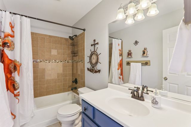 617 Lake Breeze Court, Lake Villa, IL 60046