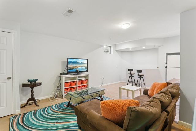 617 Lake Breeze Court, Lake Villa, IL 60046