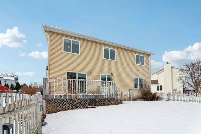 617 Lake Breeze Court, Lake Villa, IL 60046