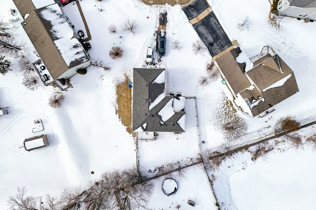 617 Lake Breeze Court, Lake Villa, IL 60046