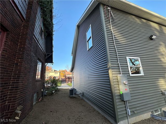 215 Upland Avenue, Youngstown, OH 44504