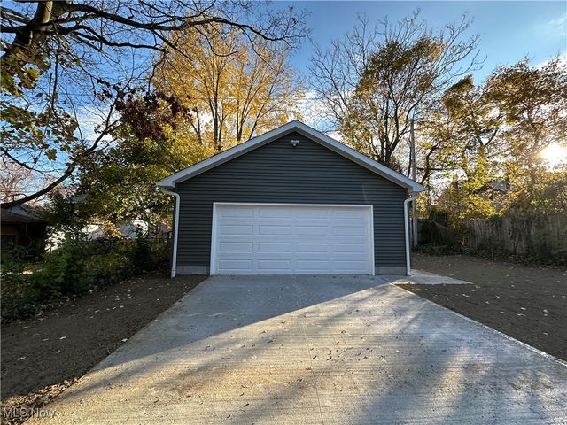 215 Upland Avenue, Youngstown, OH 44504