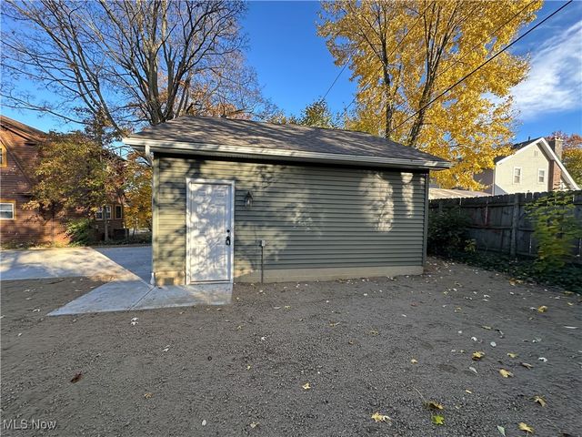 215 Upland Avenue, Youngstown, OH 44504