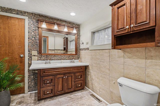 2301 Aurora Avenue, Elkhart, IN 46517