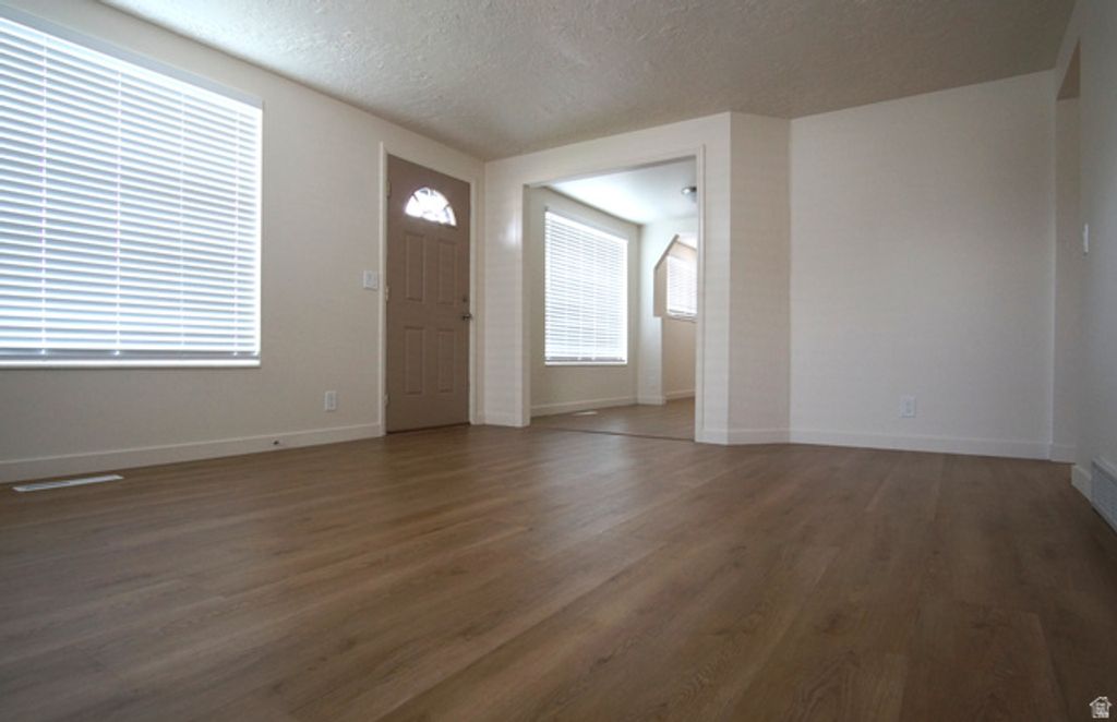 Image 3 of property listing at 416 E 8260 S, Sandy, UT 84070
