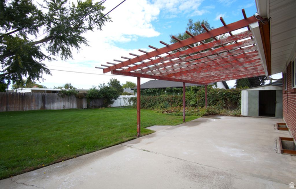 Image 29 of property listing at 416 E 8260 S, Sandy, UT 84070