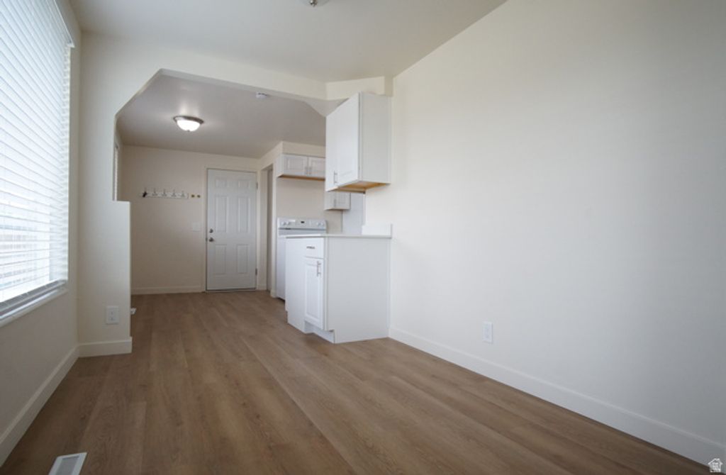 Image 6 of property listing at 416 E 8260 S, Sandy, UT 84070