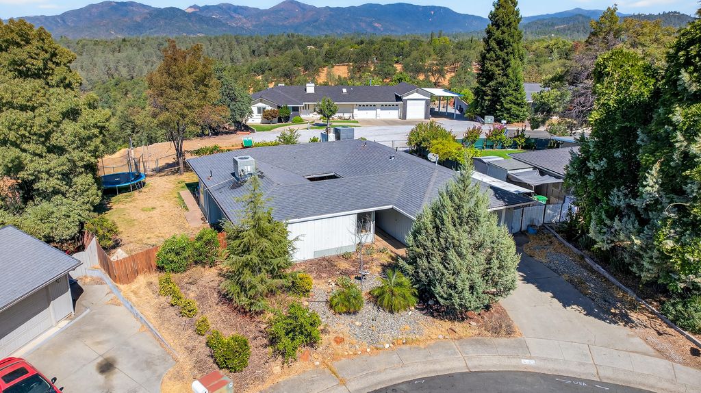 940 Golden Heights Court, Redding, CA 96003