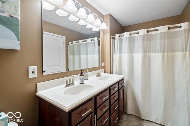 11910 Riley Drive 2, Zionsville, IN 46077