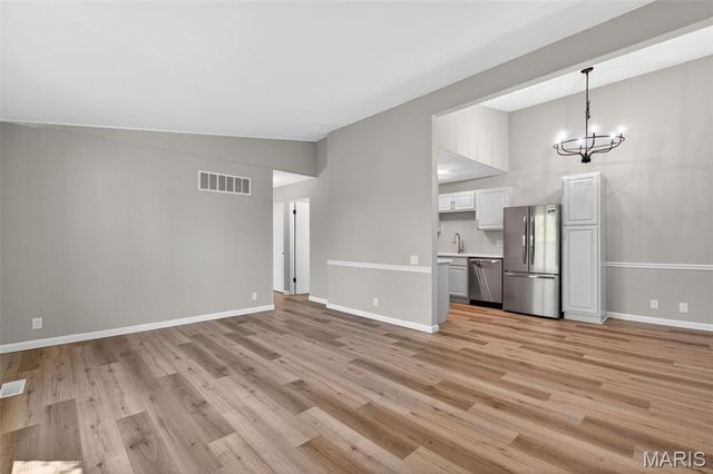 10469 Briarbend Drive 7, Creve Coeur, MO 63146