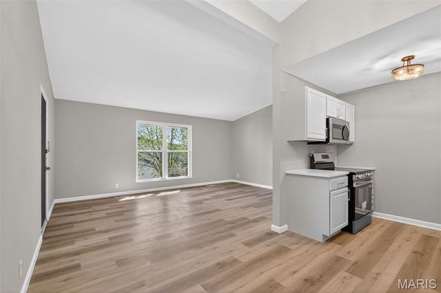 10469 Briarbend Drive 7, Creve Coeur, MO 63146