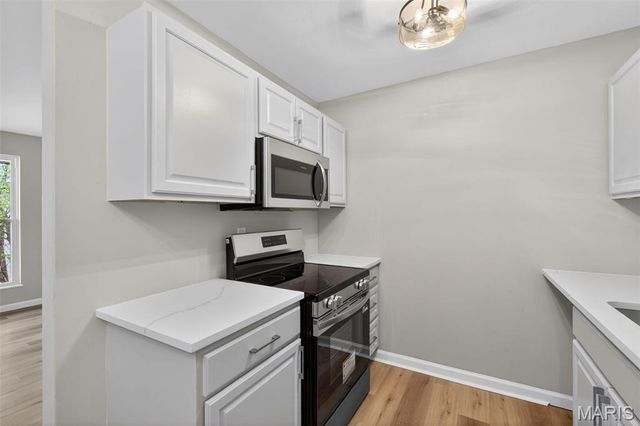 10469 Briarbend Drive 7, Creve Coeur, MO 63146